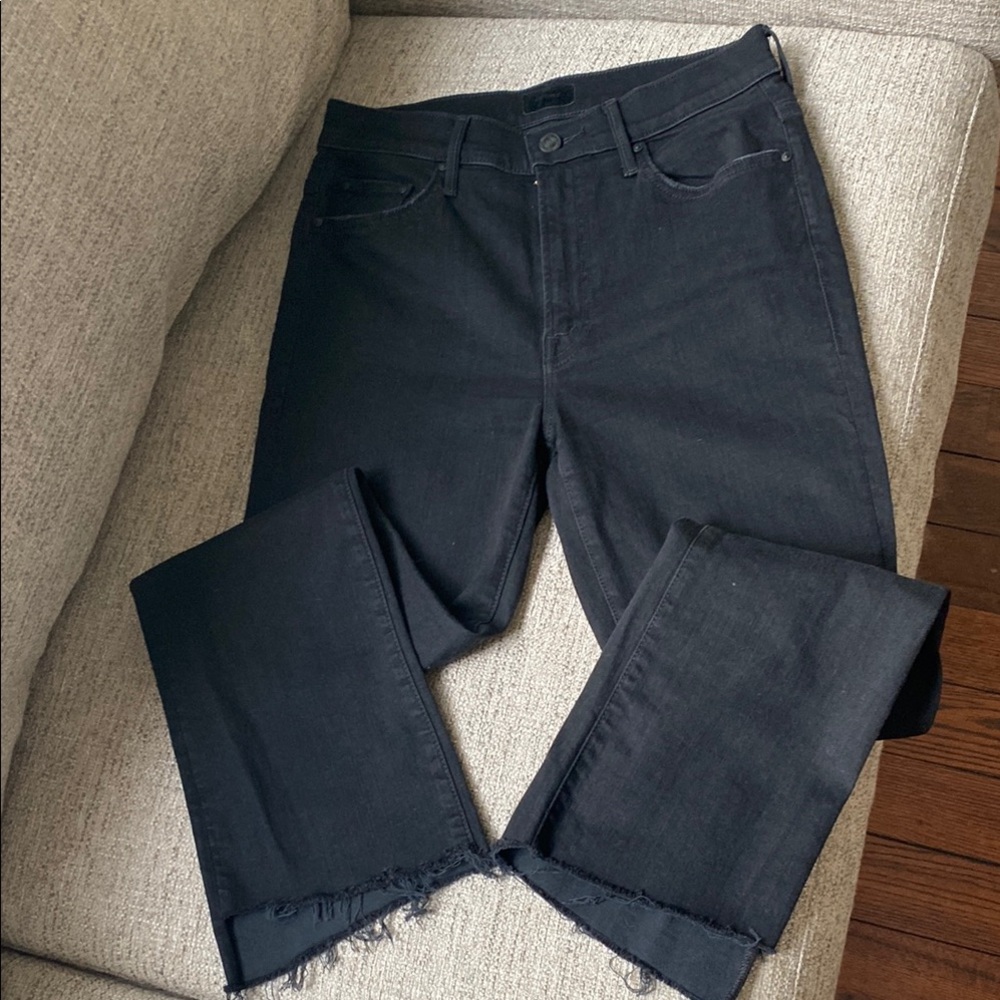 Mother Insider Crop Step Fray in black size 27. Minimal wear, perfect condition!